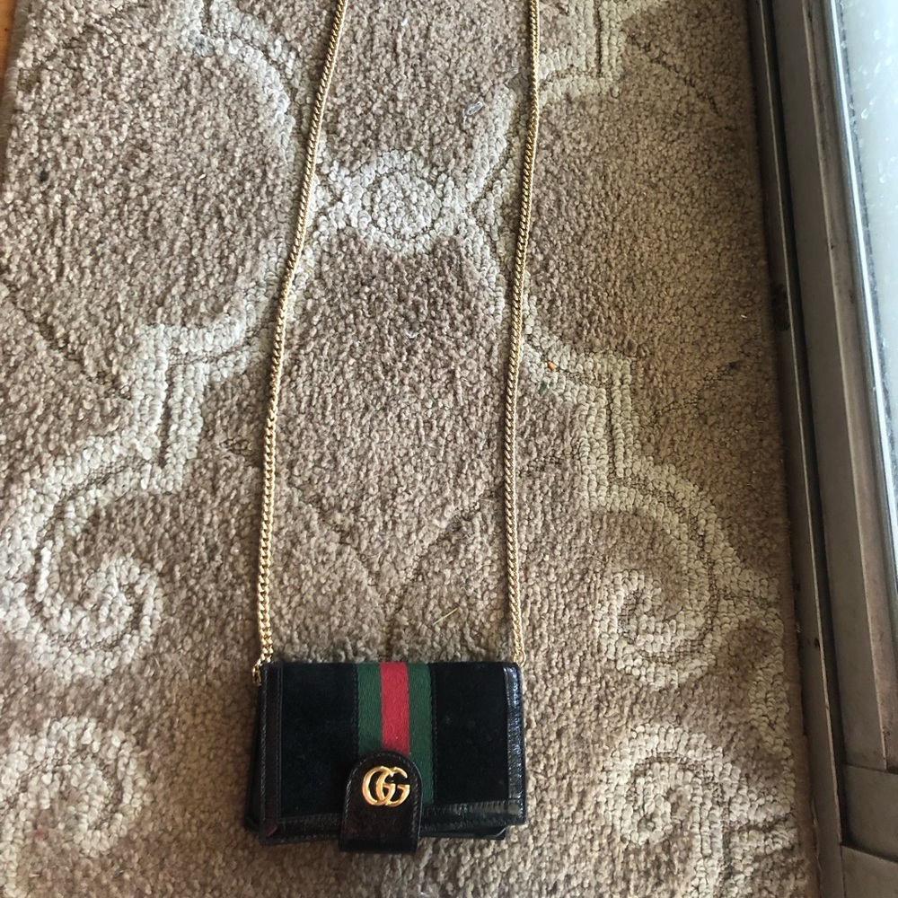 Gucci wallet on a chain phone carrier